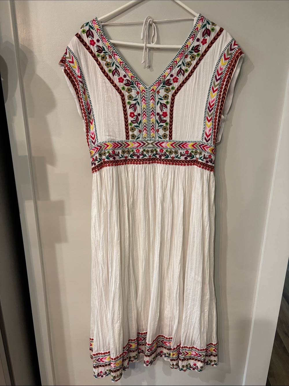 Sundance White V-Neck Embroidered Summer Dress